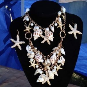 Necklace n earrings only bracelet sold out